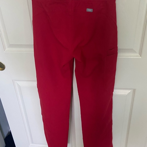 FIGS xxs set in red - Picture 4 of 7